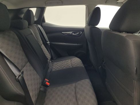 Used 2018 Nissan Rogue Sport SV w/ SV Technology Package AWD/4WD image 19