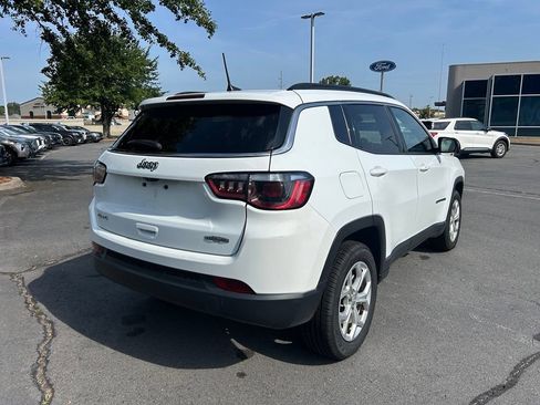 Used 2024 Jeep Compass Latitude AWD/4WD image 7