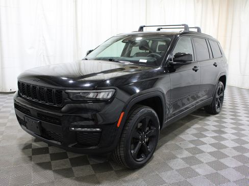 Used 2023 Jeep Grand Cherokee L Limited w/ Black Appearance Package AWD/4WD image 34