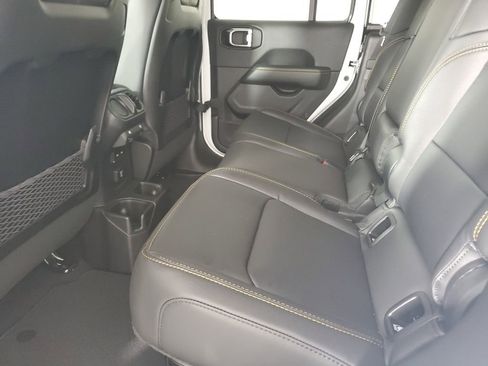 New 2025 Jeep Gladiator Sport image 13