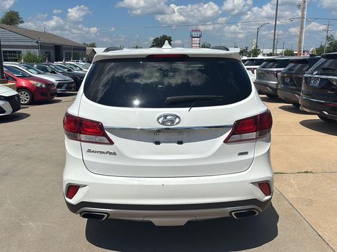 Used 2017 Hyundai Santa Fe SE AWD/4WD image 5