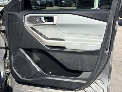 Used 2022 Ford Explorer XLT w/ Equipment Group 202A AWD/4WD image 18