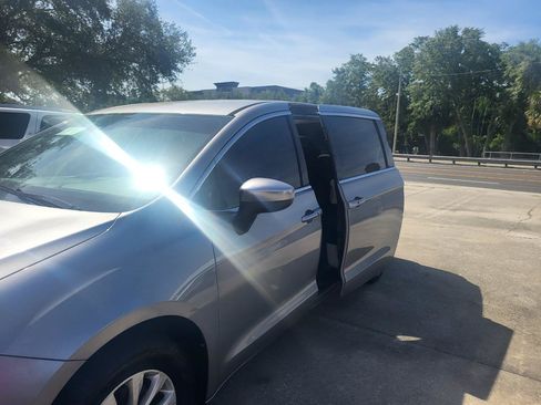 Used 2017 Chrysler Pacifica Touring w/ Tire & Wheel Group FWD image 72