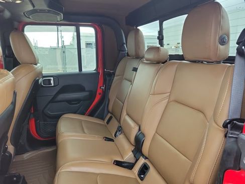 Used 2022 Jeep Gladiator Rubicon w/ Cold Weather Group AWD/4WD image 12