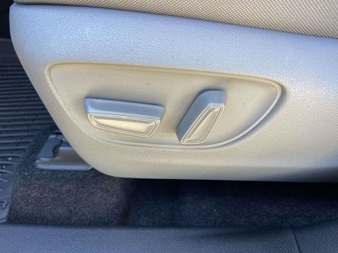 Used 2025 Toyota Highlander LE image 17