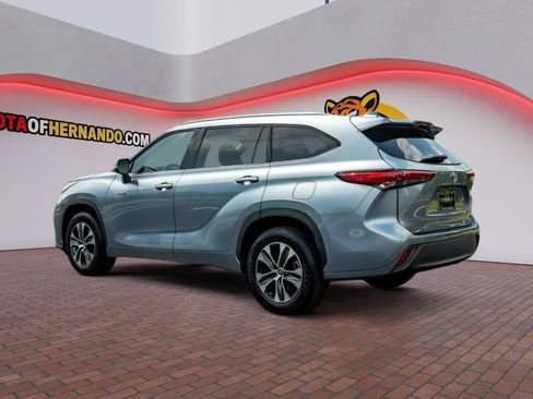 Used 2021 Toyota Highlander XLE FWD image 8
