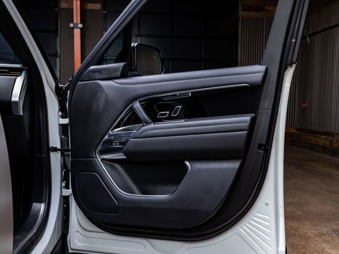 Used 2022 Land Rover Range Rover SE image 31