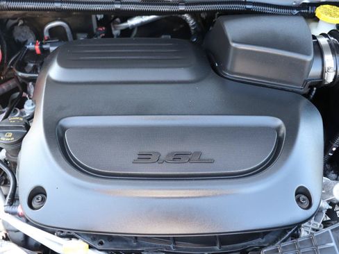 Used 2024 Chrysler Pacifica Touring-L FWD image 59