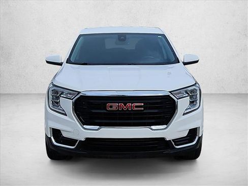 Used 2024 GMC Terrain SLE FWD image 2