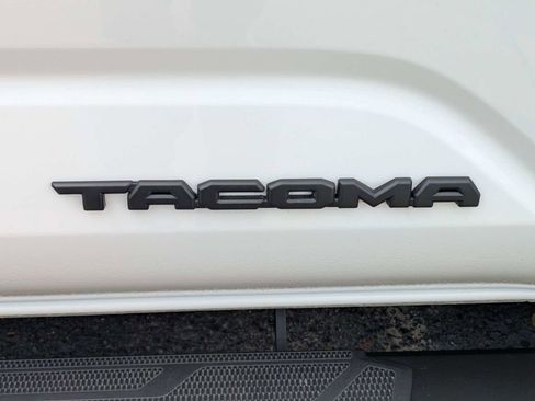 Used 2024 Toyota Tacoma SR5 AWD/4WD image 15