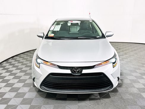Used 2025 Toyota Corolla LE FWD image 11