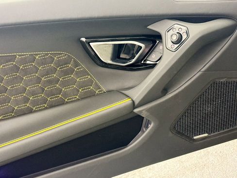 Used 2024 Lamborghini Huracan EVO image 18