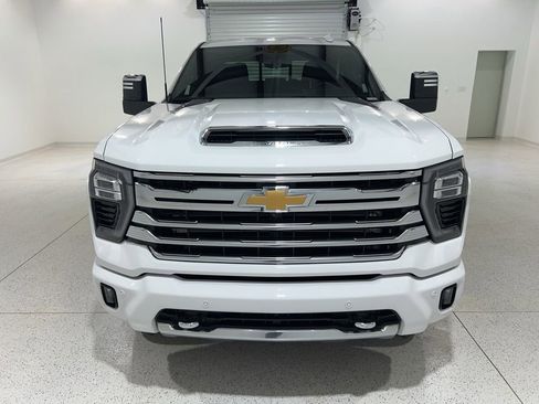 Used 2024 Chevrolet Silverado 2500 High Country w/ High Country Premium Package AWD/4WD image 8