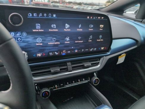 Used 2025 Chevrolet Equinox EV LT w/ Convenience Package II image 20