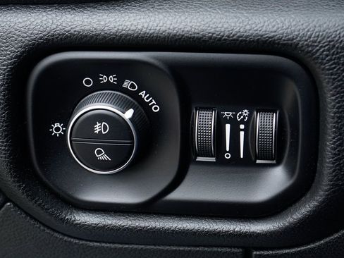 Used 2023 RAM 1500 Laramie AWD/4WD image 19
