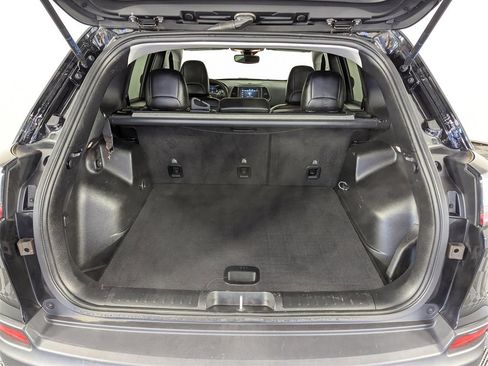 Used 2022 Jeep Cherokee Trailhawk image 30