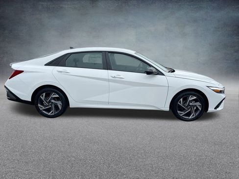 New 2025 Hyundai Elantra SEL image 32