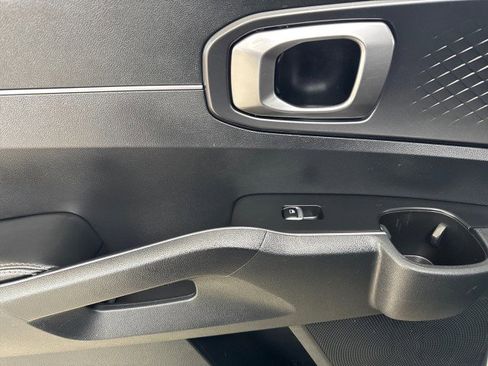 Used 2023 Kia Sorento LX image 6