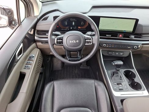 Used 2025 Kia Carnival image 12