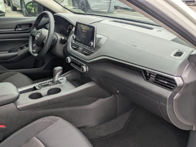 Used 2025 Nissan Altima 2.5 S FWD image 29