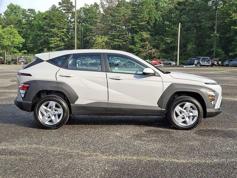 Certified 2025 Hyundai Kona SE AWD/4WD image 31