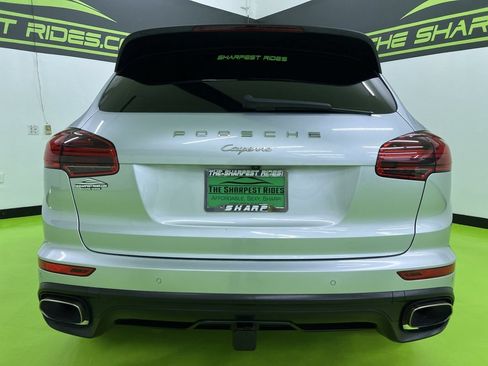 Used 2017 Porsche Cayenne Platinum Edition w/ Premium Package (PJV) AWD/4WD image 8