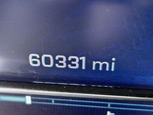 Used 2024 Chevrolet Suburban LT image 18