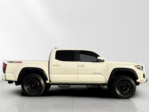 Used 2021 Toyota Tacoma TRD Off-Road w/ Technology Package image 2