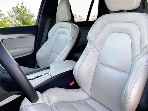 Used 2022 Volvo XC90 T8 R-Design w/ Advanced Package image 25