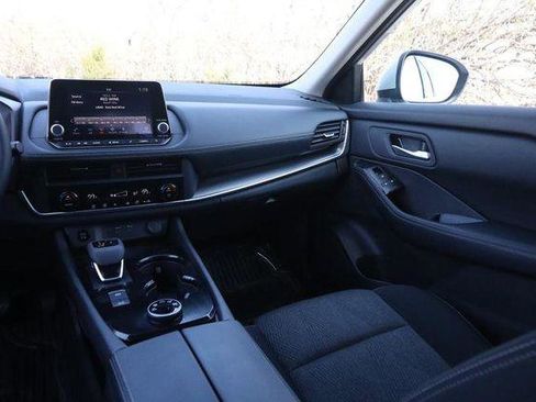 Used 2025 Nissan Rogue SV image 25