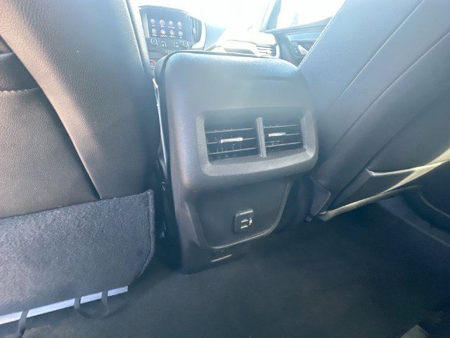 Used 2024 GMC Terrain SLT AWD/4WD image 24