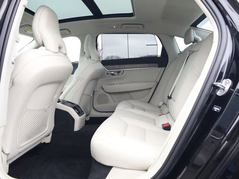 Used 2023 Volvo S90 B6 Plus AWD/4WD image 28