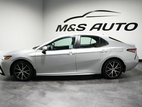 Used 2021 Toyota Camry SE w/ Carpet Mat Package (TMS) image 4