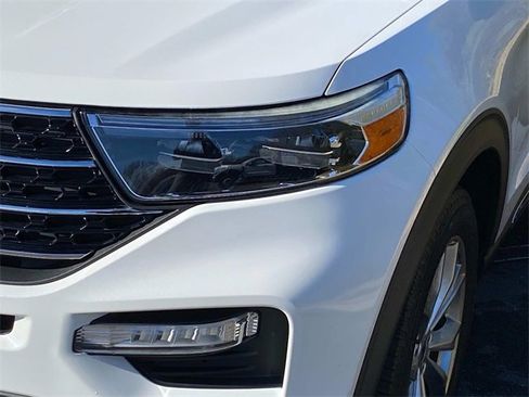 Used 2021 Ford Explorer XLT w/ Equipment Group 202A image 5