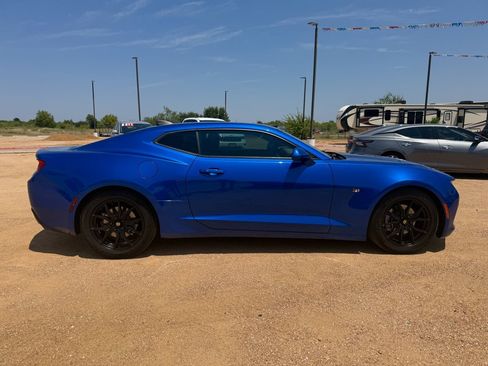 Used 2018 Chevrolet Camaro LT RWD image 5