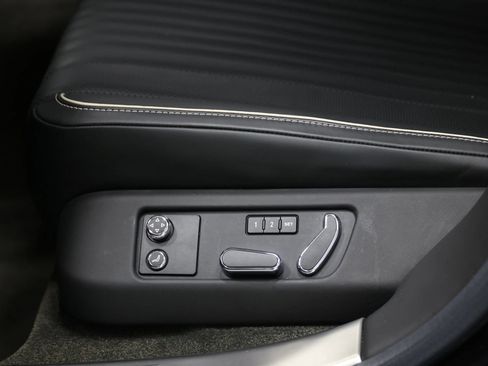 Used 2018 Bentley Flying Spur V8 image 48