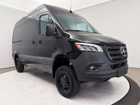 Used 2024 Mercedes-Benz Sprinter 2500 image 10