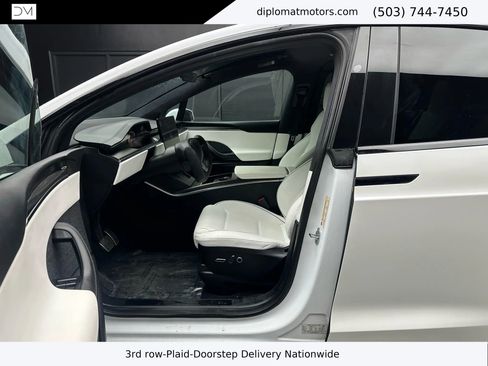 Used 2022 Tesla Model X Plaid image 17