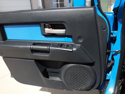 Used 2008 Toyota FJ Cruiser 4WD image 40