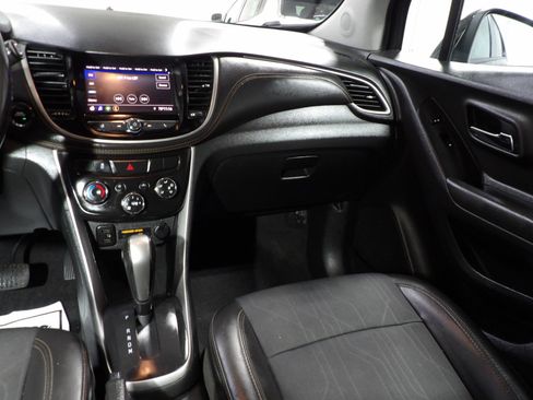 Used 2021 Chevrolet Trax LT w/ Midnight Edition FWD image 10