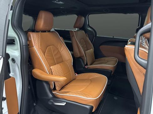 New 2026 Chrysler Pacifica Pinnacle w/ Trailer Tow Group image 33