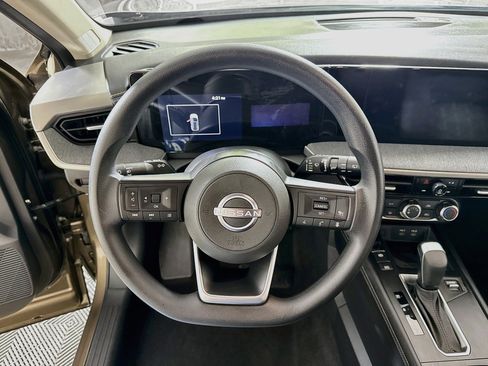 Used 2025 Nissan Kicks SV AWD/4WD image 12
