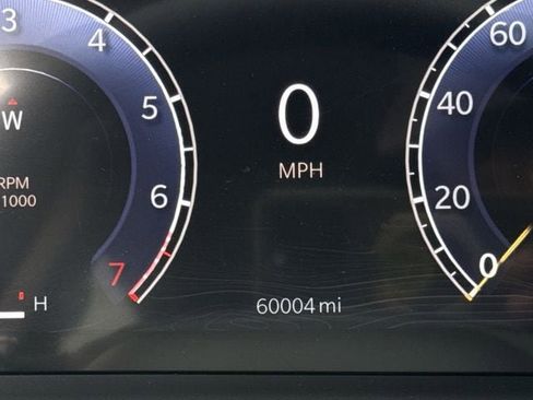 Used 2023 Jeep Grand Cherokee L Laredo image 15