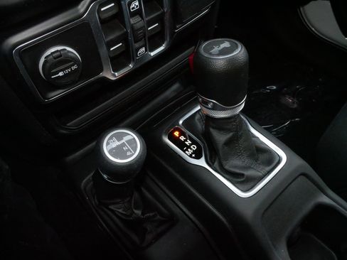 Used 2022 Jeep Wrangler Unlimited Sport image 24