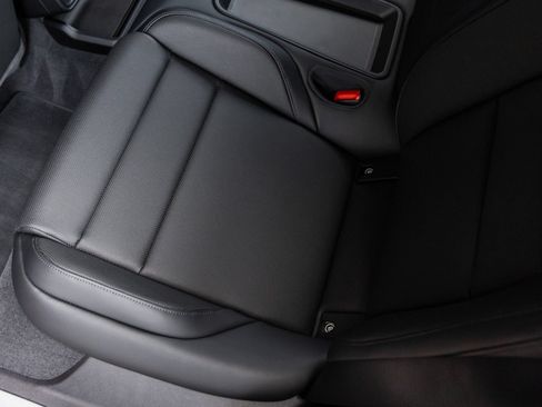 Certified 2025 Porsche Taycan AWD/4WD image 34