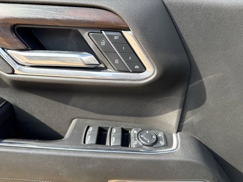 Used 2025 GMC Sierra 1500 SLT image 9