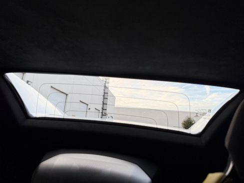 Used 2022 Chevrolet Corvette Stingray Premium Conv w/ Z51 Performance Package image 25