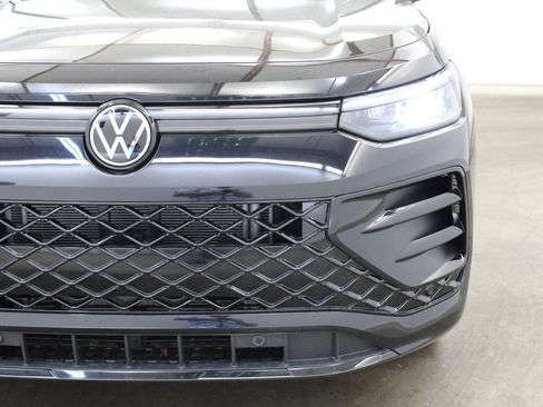 New 2026 Volkswagen Tiguan SE R-Line FWD image 8