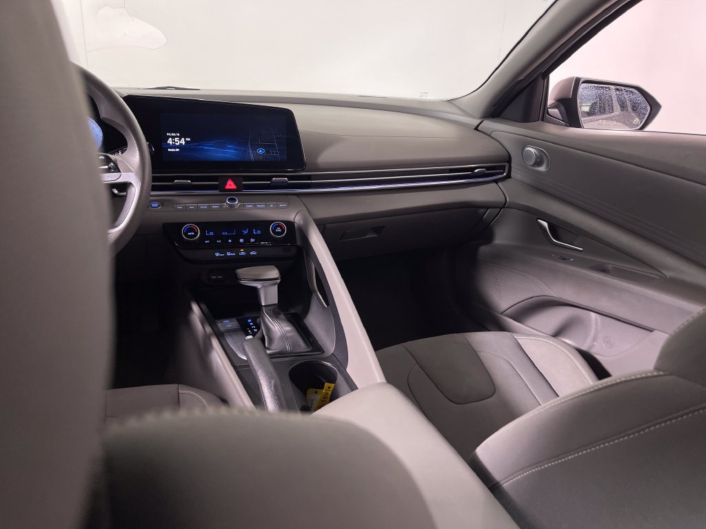Certified 2024 Hyundai Elantra SEL FWD image 18