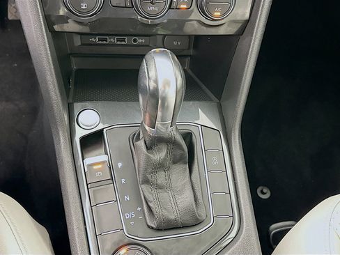 Used 2019 Volkswagen Tiguan SE image 24